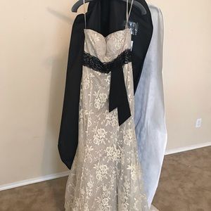 Kathy Hilton gold lace dress - NWT/size 4